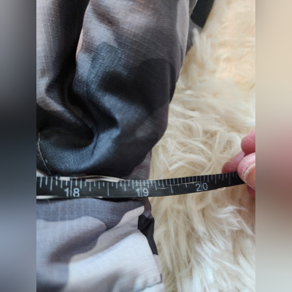 Kids Camouflage Hooded Cold Weather insulated jacket size M (8) - Picture 6 of 8